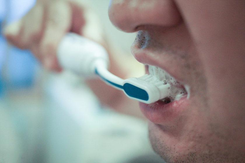 Ультразвуковая зубная щетка – плюсы и минусы, эффективность, при каких ...