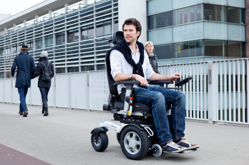 Кресло коляска с электроприводом для инвалидов