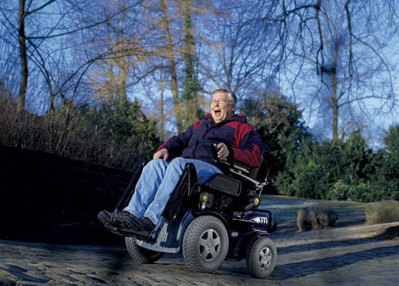 Кресло с электроприводом для инвалидов